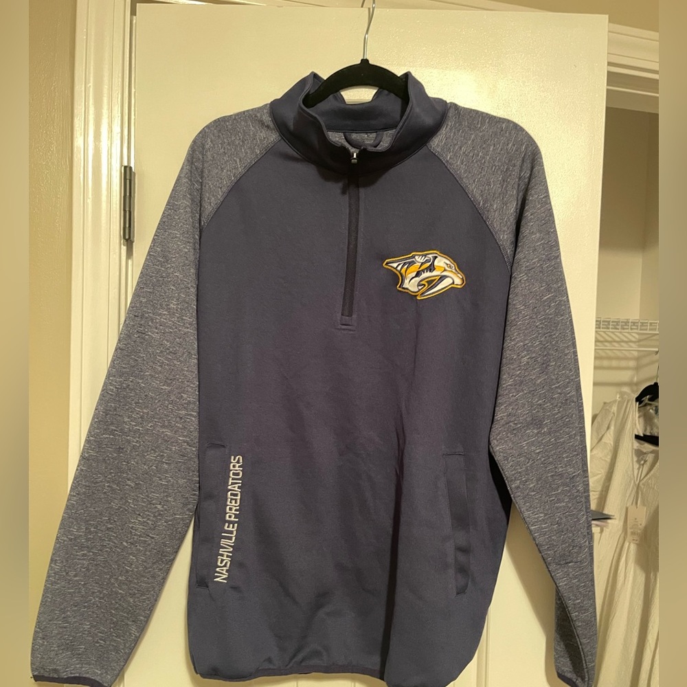 Nashville Predators Pullover Size M